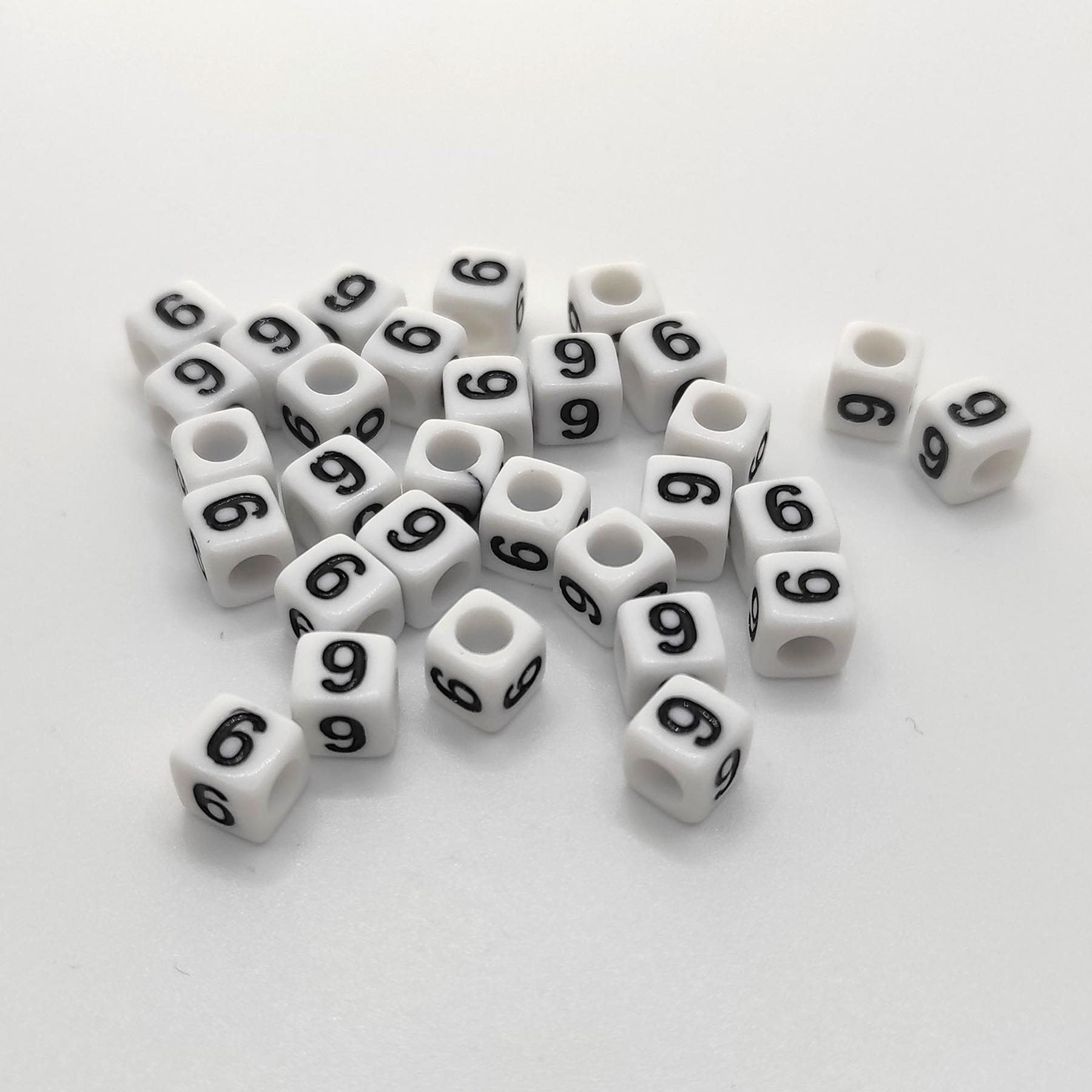 Buchstaben Perlen, 30 Stück, 6x6 mm, weiß mit schwarz, eckig, Zahl 6