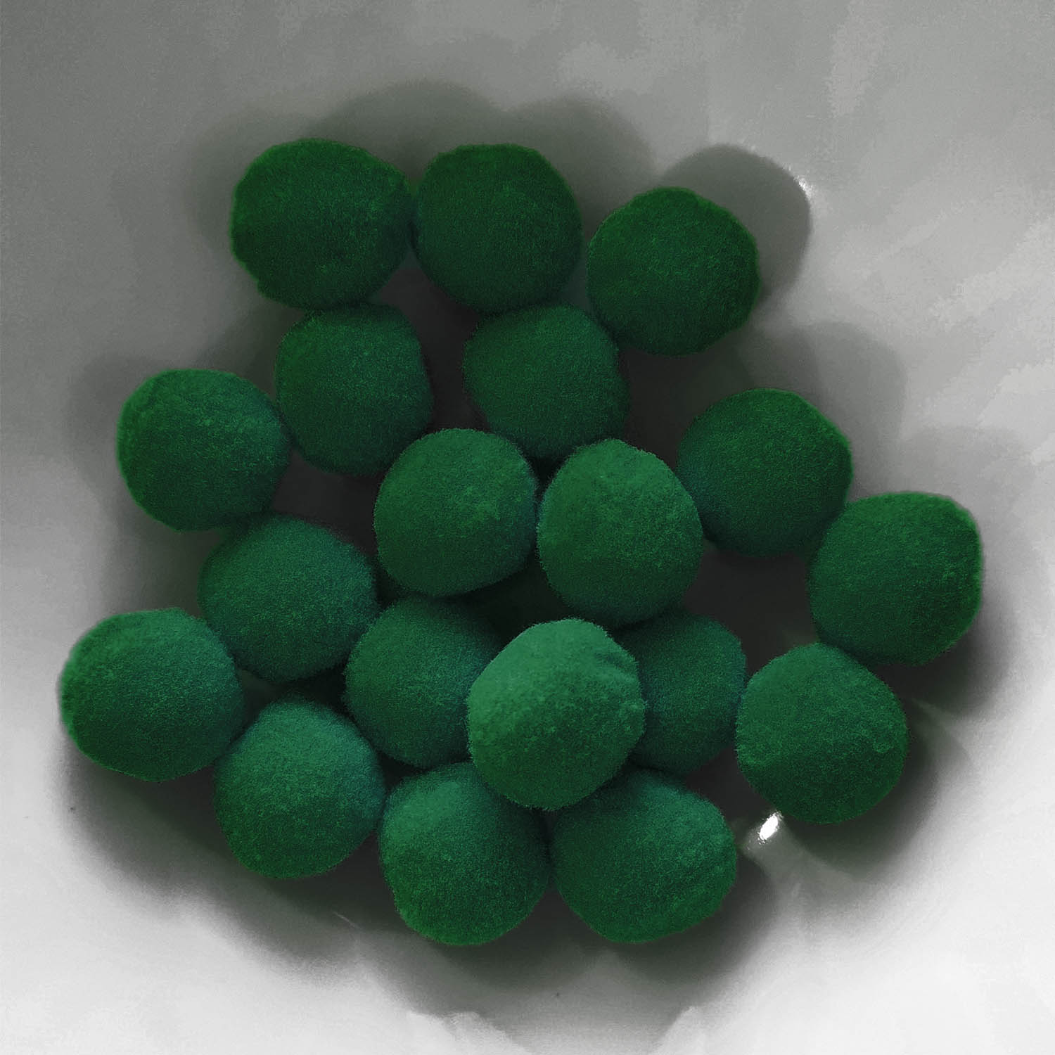 PomPon / Bälle aus Baumwolle - 10 mm / 50er Set - Grün dunkel - Moosgrün